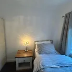Quiet Single Room Near Queen Elizabeth Hospital And University