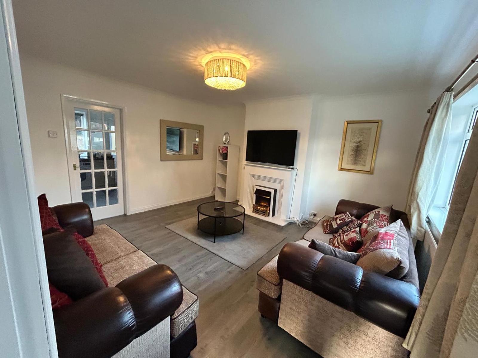 Quiet Single Near Queen Elizabeth Hospital And Homestay *